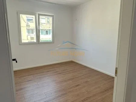 Tirane, shitet apartament 2+1+Ballkon Kati 4, 73 m² 129.000 € 