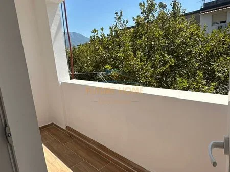Tirane, shitet apartament 2+1+Ballkon Kati 4, 73 m² 129.000 € 