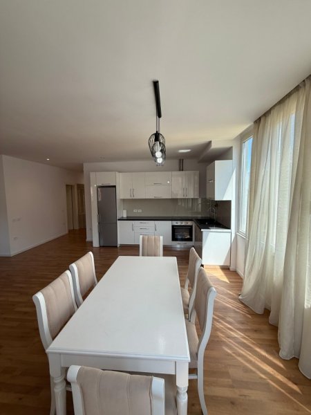 Tirane, jepet me qera apartament 2+1+Ballkon Kati 3, 100 m² 550 € (Kopshti Botanik)
