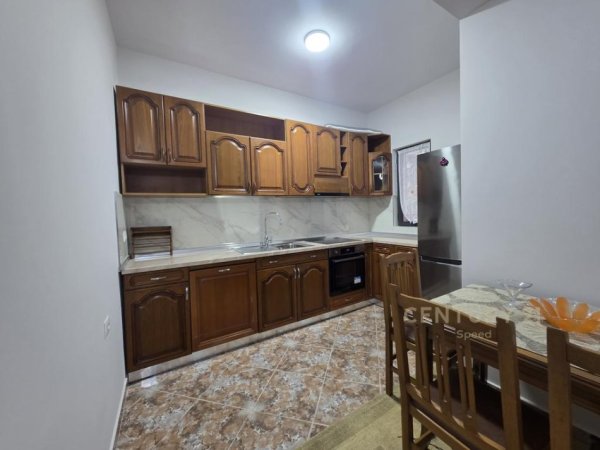 Tirane, jepet me qera apartament 1+1 Kati 4, 70 m² 500 € (Rr. 5 Maji)