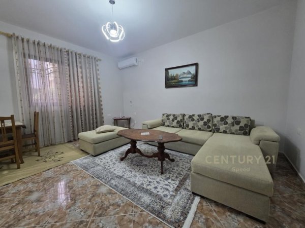 Tirane, jepet me qera apartament 1+1 Kati 4, 70 m² 500 € (Rr. 5 Maji)
