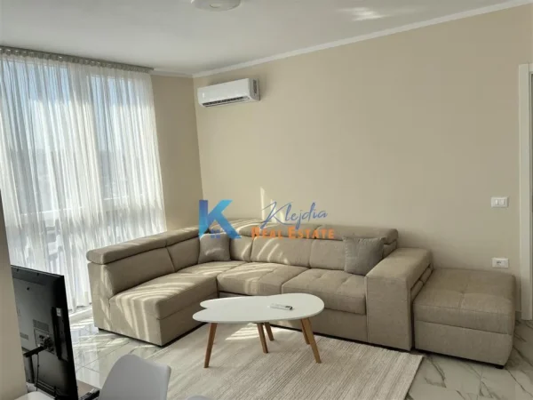 Tirane, jap me qera apartament 1+1+Ballkon Kati 7, 60 m² 550 € (Yzberish, te rrethrrotullimi)