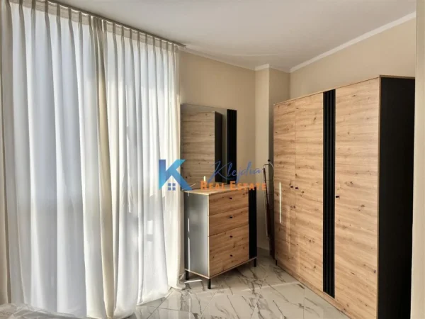 Tirane, jap me qera apartament 1+1+Ballkon Kati 7, 60 m² 550 € (Yzberish, te rrethrrotullimi)