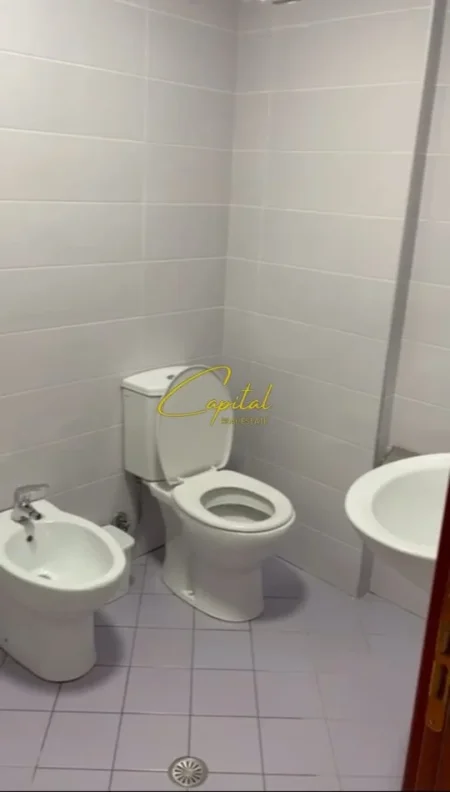 Tirane, shitet apartament 2+1+Ballkon Kati 1, 117 m² 220.000 € (YZBERISHT)