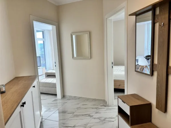 Tirane, jepet me qera apartament 1+1+Ballkon Kati 7, 62 m² 550 € (YZBERISHT)