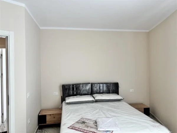 Tirane, jepet me qera apartament 1+1+Ballkon Kati 7, 62 m² 550 € (YZBERISHT)