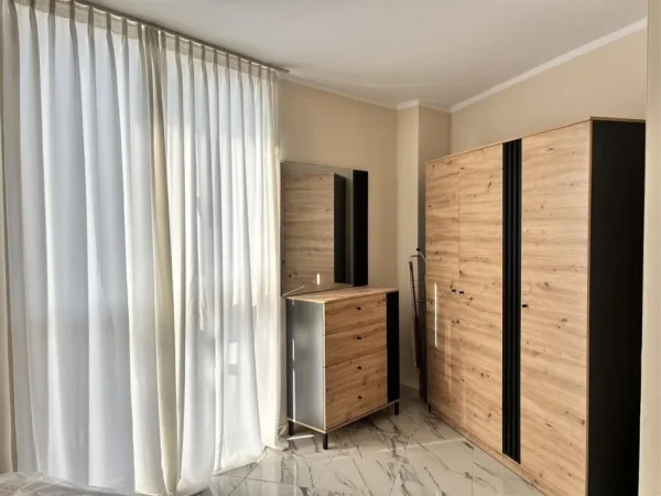 Tirane, jepet me qera apartament 1+1+Ballkon Kati 7, 62 m² 550 € (YZBERISHT)