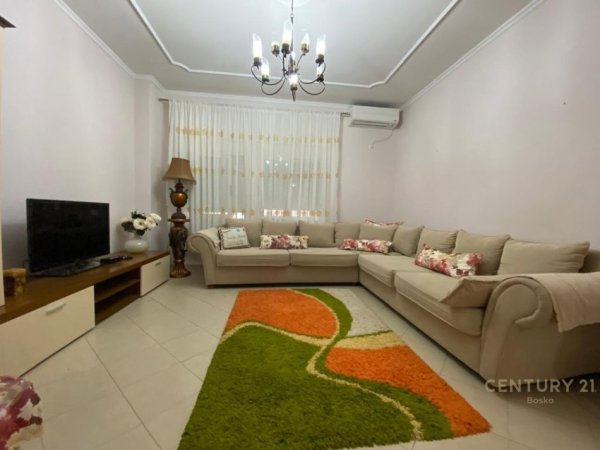 Tirane, jepet me qera apartament 2+1 Kati 4, 106 m² 700 € (Rr. Mine Peza)