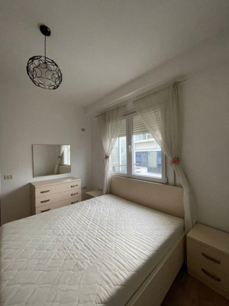 Tirane, jepet me qera apartament 1+1 Kati 5, 60 m² 430 € (Supermarket Aldi, Fondacioni Eleonor)