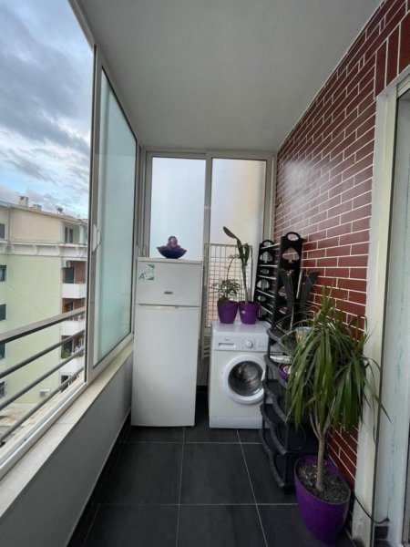 Tirane, jepet me qera apartament 1+1 Kati 5, 60 m² 430 € (Supermarket Aldi, Fondacioni Eleonor)