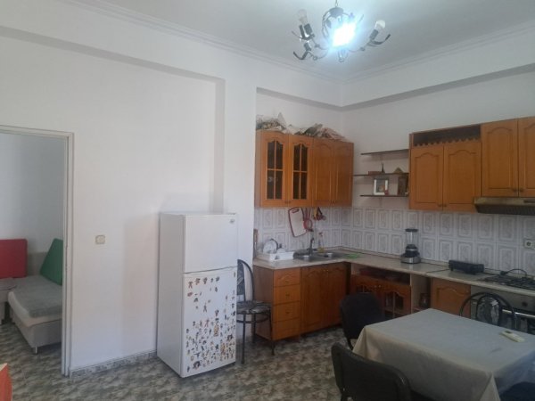 Vlore, jepet me qera shtepi 1+1 Kati 0, 70 m² 35 € (Rruga Lef Salata, prane ujesjellesit - 5 min nga Porti)
