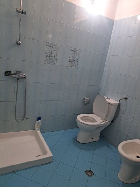 Vlore, jepet me qera shtepi 1+1 Kati 0, 70 m² 35 € (Rruga Lef Salata, prane ujesjellesit - 5 min nga Porti)