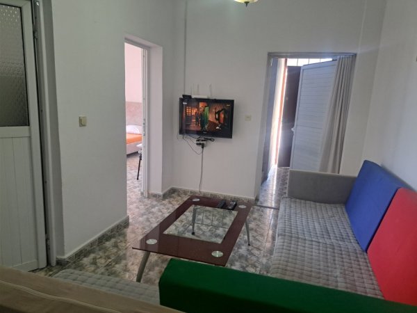 Vlore, jepet me qera shtepi 1+1 Kati 0, 70 m² 35 € (Rruga Lef Salata, prane ujesjellesit - 5 min nga Porti)