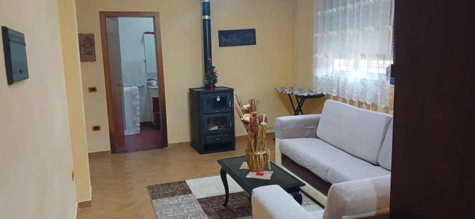 Tirane, jepet me qera apartament 2+1+Ballkon Kati 1, 130 m² 400 € (SHKOZE)
