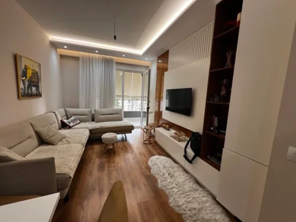Tirane, jepet me qera apartament 1+1 Kati 3, 75 m² 750 € (PRANE KLINIKES INDIANE TE SYRIT)