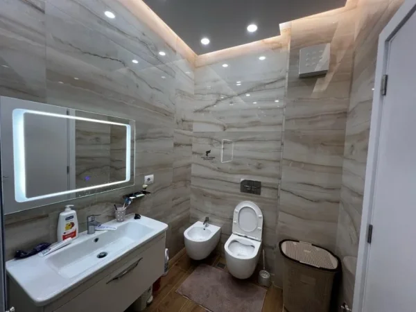 Tirane, jepet me qera apartament 1+1 Kati 3, 75 m² 750 € (PRANE KLINIKES INDIANE TE SYRIT)