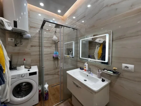 Tirane, jepet me qera apartament 1+1 Kati 3, 75 m² 750 € (PRANE KLINIKES INDIANE TE SYRIT)