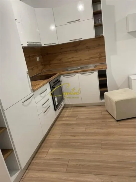 Tirane, jepet me qera apartament 1+1+Aneks+Ballkon Kati 2, 70 m² 500 € (MANGALEM 21)