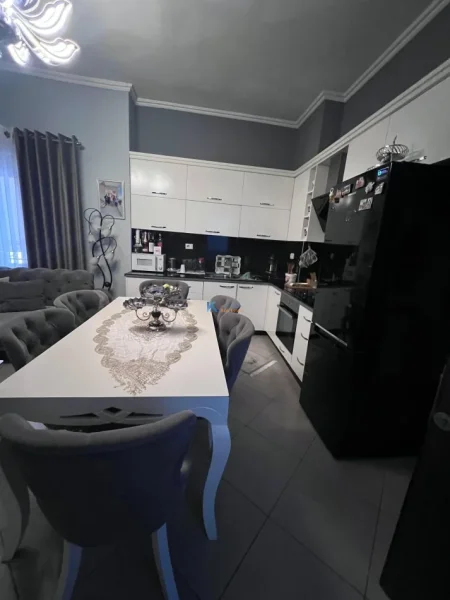 Tirane, shitet apartament 2+1+Ballkon Kati 8, 105 m² 160.000 € (Astir, afër Bar Artisti)