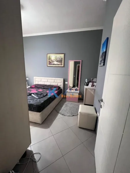 Tirane, shitet apartament 2+1+Ballkon Kati 8, 105 m² 160.000 € (Astir, afër Bar Artisti)