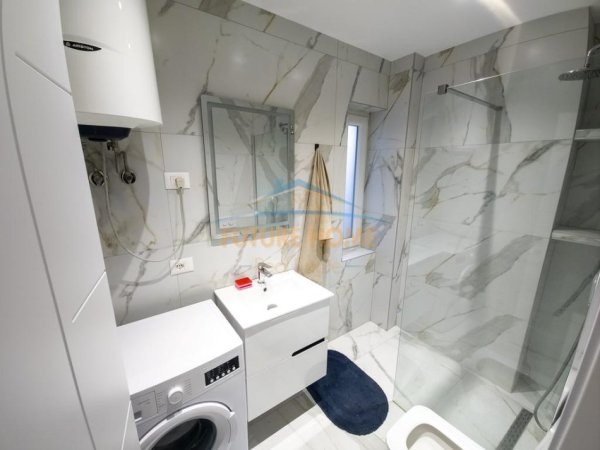 Tirane, shitet apartament 1+1+Ballkon Kati 1, 61 m² 165.000 € (Pazari i Ri)