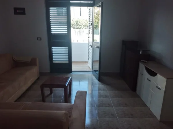 Tirane, jepet me qera apartament 1+1 Kati 1, 390 € 