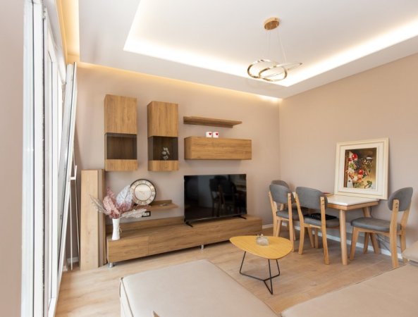 Tirane, jepet me qera 1+1 Kati 6, 57 m² 600 € 