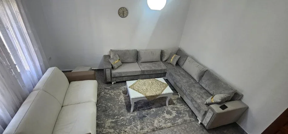 Tirane, jepet me qera apartament 1+1 Kati 1, 60 m² 550 € (Ish Parku i Autobusëve)
