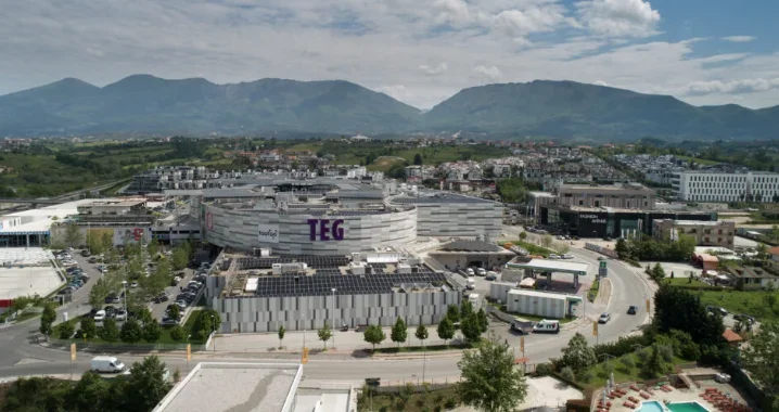 Tirane, jepet me qera ambjent biznesi Kati 0, 1.011 m² 30.330 € (mjull bathore)