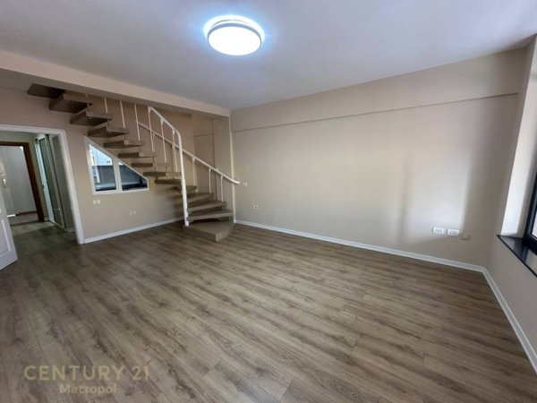 Tirane, jepet me qera zyre Kati 4, 130 m² 1.300 € (Qender)