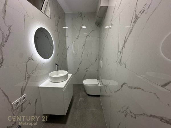 Tirane, jepet me qera zyre Kati 4, 130 m² 1.300 € (Qender)
