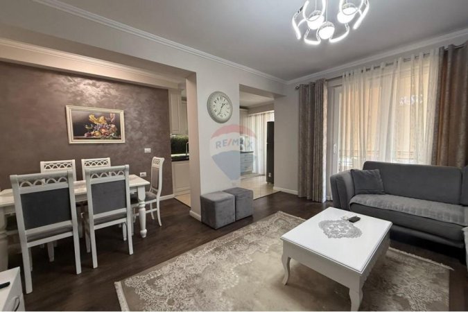 Tirane, jepet me qera apartament 2+1+Ballkon , 111 m² 800 € 