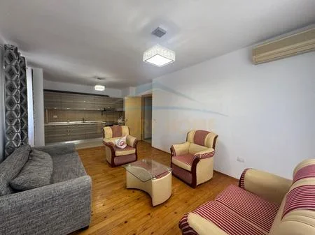 Tirane, jepet me qera apartament 2+1 Kati 3, 106 m² 400 € 