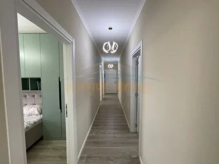 Tirane, jepet me qera apartament 2+1 Kati 5, 91 m² 950 € 