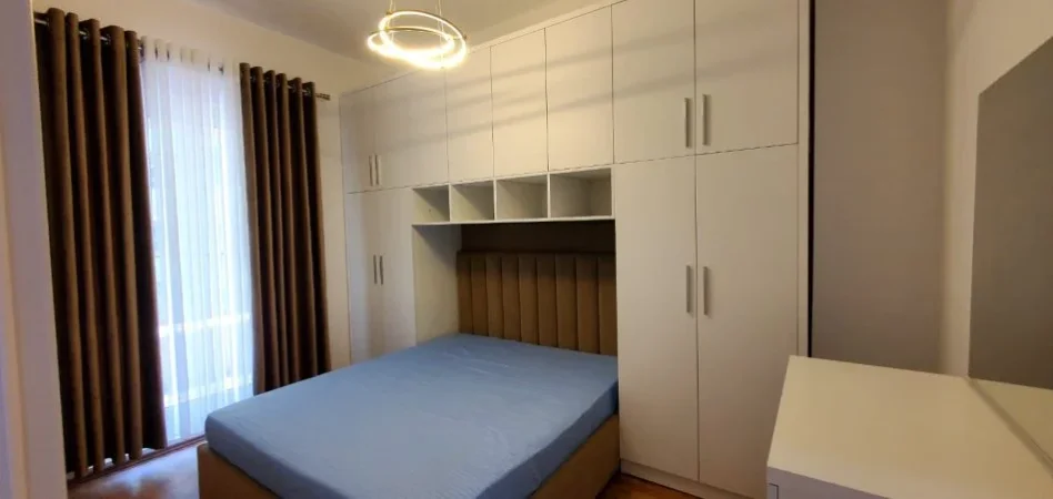 Tirane, jepet me qera apartament 1+1 Kati 5, 80 m² 500 € (Kompleksi Mangalem)