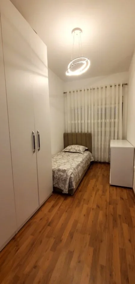 Tirane, jepet me qera apartament 1+1 Kati 5, 80 m² 500 € (Kompleksi Mangalem)
