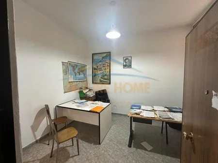Tirane, jepet me qera ambjent biznesi Kati 0, 19 m² 350 € 