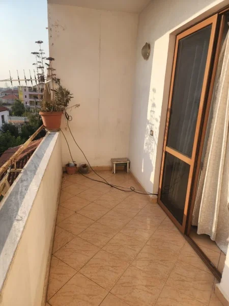 Tirane, shes apartament 1+1+Ballkon Kati 3, 78 m² 124.500 € (afer xhamise)
