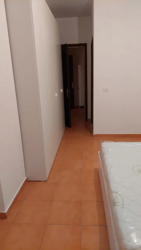 Tirane, jepet me qera apartament 2+1+Ballkon Kati 8, 104 m² 460 € (tek fratar)