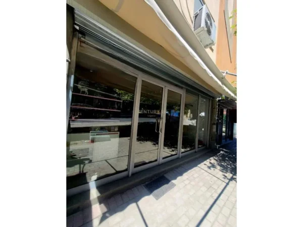 Tirane, shes ambjent biznesi Kati 0, 37 m² 83.000 € (Fresku)