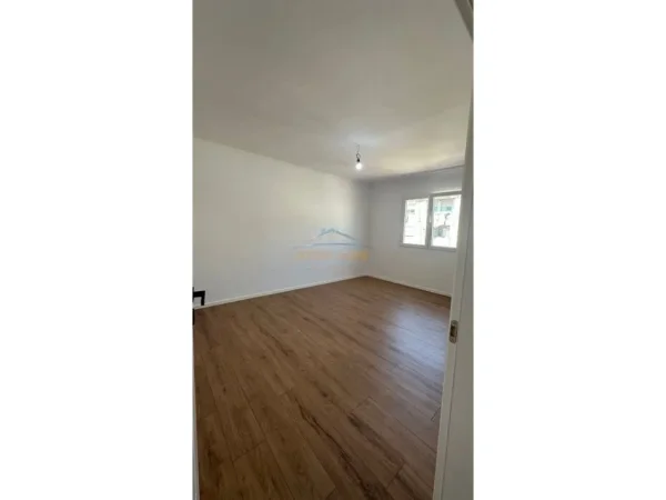 SHITET APARTAMENT 2+1 PRANE QSUT