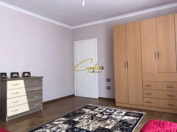Tirane, shitet apartament 2+1+Ballkon Kati 5, 127 m² 160.000 € (FRESKU)
