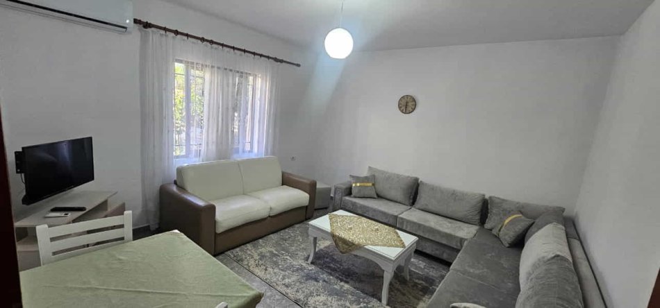 Tirane, jap me qera Vile 1+1 Kati 1, 70 m² 550 € (babe rexha)