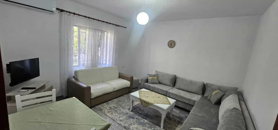 Tirane, jap me qera Vile 1+1 Kati 1, 70 m² 400 € (babe rexha)