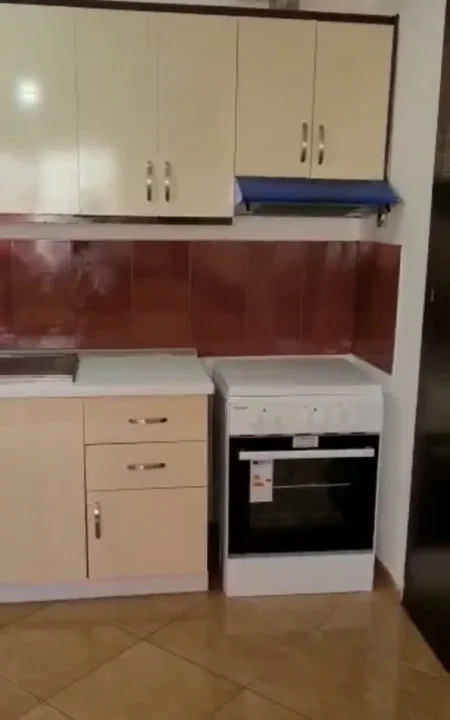 Tirane, jepet me qera apartament 1+1+Ballkon Kati 6, 70 m² 450 € (AFER FISH TIME)