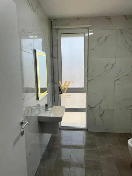 Durres, shitet apartament 2+1+Ballkon Kati 3, 94 m² 280.000 € (GJIRI I LALZIT)