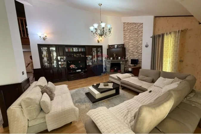 Tirane, shitet apartament 3+1+Ballkon , 234 m² 563.000 € 