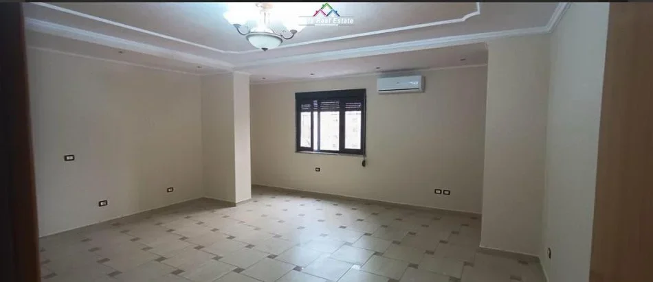 Tirane, jepet me qera zyre Kati 4, 132 m² 950 €/ neto  (qender)