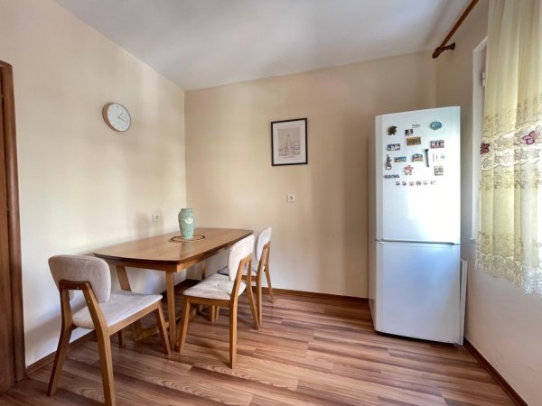 Tirane, jepet me qera apartament 3+1 , 120 m² 1.200 € 