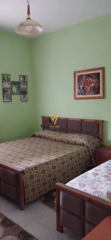 Tirane, jepet me qera apartament 2+1+Ballkon Kati 1, 130 m² 430 € (ISH UZINA E AUTOTRAKTOREVE, SHKOZE)